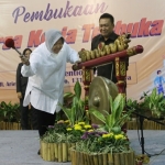 Wali Kota Risma resmi membuka acara Bursa Efek Kerja Terbuka Tahun 2019 dengan pemukulan gong. foto: ist