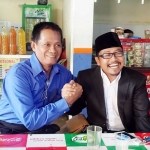 Wartawan BANGSAONLINE.com saat bersalaman komando dengan Dirut PD Jasa Yasa. 