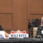 Wali Kota Probolinggo ketika menghadiri rapat paripurna.