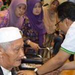 Wagub, Saifullah Yusuf ketika peringatan HLUN di Gor Tri Dharma. foto: syuhud/BANGSAONLINE