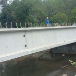 Proses pembangunan jembatan di wilayah Kecamatan Pacet