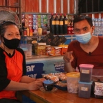 Nanik dan Sigit, pengusaha Warkop Cantik asal Mojokerto juga mengakui kenikmatan Kopi Bara. Saat Kopi Bara mengunjungi Warkop Cantik di kawasan Trawas. 
