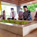 Kepala Badan Pembinaan Ideologi Pancasila (BPIP) Prof. Yudian Wahyudi bersama rombongan saat ziarah ke Makam Bung Karno. (foto: ist)