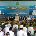 Syekh Muhammad bin Ismail Al Yamani saat memberikan tausiyahnya di Tabligh Akbar Yayasan Khadijah Surabaya. foto: YUDI A/ BANGSAONLINE
