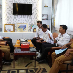 Sekdakab Pamekasan, Taufikurrachman, ketika menyambut kunjungan dari manajemen PLN UP3 Madura.