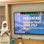 Salah satu peserta seminar KKNP-PTLP saat mempresentasikan hasil KKNP-PTLP selama enam bulan di lingkungan Kantah Pasuruan. (Ist)