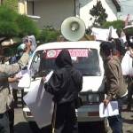 RICUH: Suasana saat demo mahasiswa STKIP PGRI Sumenep berlangsung. foto: rahmatullah