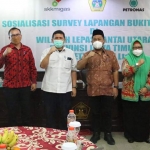 Bupati Gus Yani, Wabup Bu Min, bersama pihak SKK Migas dan Petronas usai kegiatan sosialisasi. foto: SYUHUD/ BANGSAONLINE