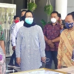Koordinator Bidang Pencegahan Gugus Tugas Percepatan Penanganan Covid-19 Surabaya, Febria Rachmanita (tengah). (foto: YUDI A/ BANGSAONLINE)