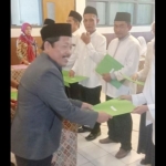  Kepala Kemenag Kota Pasuruan, MF, dalam satu acara.