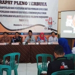 Rapat pleno terbuka rekapitulasi dan penetapan daftar pemilih sementara Pilgub serta Walikota Mojokerto tahun 2018.