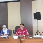 Kepala Dinsos Kabupaten Pasuruan, Suwito Adi saat rapat dengan Komisi IV, Rabu (22/4).
