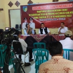 Para narasumber serta fasilitator sosialisasi dan penguatan KSB yang digelar Dinsos Kabupaten Kediri saat memaparkan materi. Foto: Ist