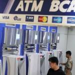 ATM BCA selalu ramai. foto: tempo.co