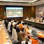 40 dokter mata se-Jawa mengikuti simposium tentang teknologi terbaru lasik di salah satu hotel di Surabaya. foto : istimewa.