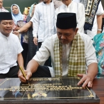 Wabup Pungkasiadi usai mengikuti Salat Idul Adha 1439 H/2018 M bersama masyarakat, di Masjid Baiturrahman Desa Bandung, Kecamatan Gedeg. Foto: YUDI EP/BANGSAONLINE