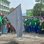 Wakil Bupati Mojokerto, Muhammad Al Barra, saat memberangkatkan peserta jalan sehat dalam rangka memperingati HUT ke-63 Pepabri.