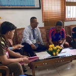 Tim PU saat menerima penyerahan Tahap II Tersangka dan Barang Bukti Kasus Dugaan Korupsi Korporasi Sapi. (Ist). 