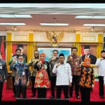 Bupati Jember Faida, Ketua DPRD Itqon, dan perwakilan Kemendagri usai pertemuan di kantor DPD RI Jakarta.