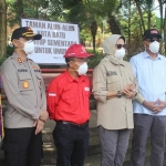 Wali Kota Batu bersama jajaran Forkompimda saat persiapan penyemprotan disinfektan serentak di Kota Batu baru-baru ini.