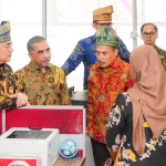 Wamen ATR/BPN saat meninjau layanan pertanahan di Aula Kantah Kota Pekanbaru.