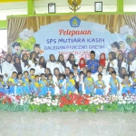 Pelepasan siswa PAUD Mutiara kasih di Desa Dalegan, Kecamatan Panceng, Gresik. Foto: Ist