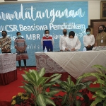 Penandatanganan MoU di lobi lantai 2 Balai Kota Surabaya, Senin (7/9/2020). (foto: ist).