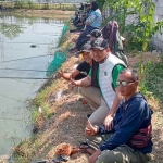 
Tampak Sudiono Fauzan bersama pemancing.