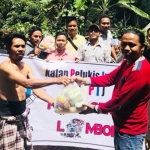 Para seniman IPI menghimpun donasi kemanusiaan Lombok. Hasil pengumpulan dana ini telah disalurkan dalam bentuk barang. Foto: YUDI EP/BANGSAONLINE