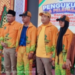 Dari kiri, Sekda Pasuruan Yudha, perwakilan kontingen, Ketua DPRD Sudiono Fauzan, Bupati Irsyad Yusuf, perwakilan kontingen dan Ketua KONI Pasuruan.
