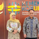 Ketua Umum PP Muslimat NU, Khofifah Indar Parawansa, bersama Menteri Koperasi, Budi Arie Setiadi.