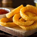 Resep Camilan Onion Ring Gurih dan Tidak Berminyak. Foto: Ist