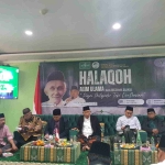 Para pembicara dalam bedah buku Kiai Miliarder Tapi Dermawah karya M. Mas