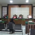 Kinanti Viola Rosa saat menjalani sidang pembelaan di PN Sidoarjo.