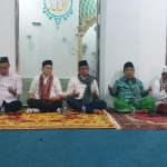 Ruhut Situmpol (Jubir TKN) Syarifudin S. Pane, bersama KH. Jamhuri selesai acara Haul di Masjid Pondok Pesantren Hidayatullah Al Muhajirin.