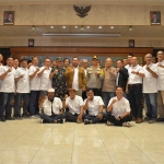 Pengurus KWG bersama Bupati Fandi Akhmad Yani dan pejabat forkopimda foto bersama usai pengukuhan. Foto: Ist.