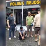 Tersangka saat diamankan di Mapolsek Rejoso. (Ist)