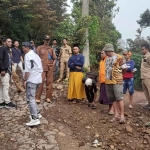 Komisi I DPRD Situbondo saat kunker ke Dusun Kocape, Desa Alastengah, Kecamatan Sumbermalang.