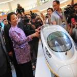Menteri BUMN Rini Soemarno disebut-sebut sebagai orang paling berperan dalam proyek kereta cepat Bandung-Jakarta. Foto: liputan6.com