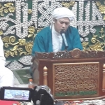 Gus Anom saat memimpin majelis taklim Al Munawwarah di Bratang Gede, Surabaya. foto: istimewa.