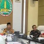 Wakil Wali Kota Pasuruan, Adi Wibowo, saat memimpin rapat terkait kompetisi inovasi layanan publik.