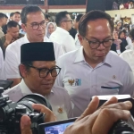 Menko PM saat memberi keterangan ke awak media.