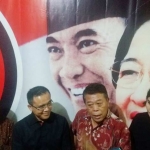 Kandidat Cawagub dari PDIP dan PKB, Abdullah Azwar Anas saat mengunjungi kantor DPD PDI Perjuangan Jawa Timur. Foto: DIDI ROSADI/BANGSAONLINE