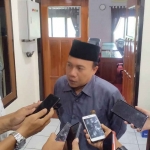 Ketua DPRD Trenggalek, Doding Rachmadi, saat memberi keterangan ke awak media.