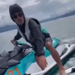 Tangkapan layar dari video pemukulan penyedia layanan jetski di Danau Toba. Foto: Instagram.