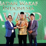Wamen ATR/BPN saat menerima penghargaan BWI Awards 2025.