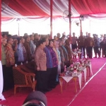 Wakil Presiden RI Jusuf Kalla didampingi? Gubernur Jatim Soekarwo dan para pejabat teras dari Pemprov Jatim dan Wali Kota Surabaya Tri Rismaharini.
