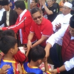 Andre Wahyudi Ketua DPC PDI Perjuangan Kabupatèn Pasuruan (kanan) mendampingi Sekertaris Jendral Ir. Hasto Kristiyanto M.M.
