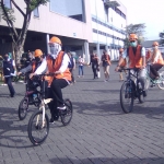 Gubernur Jawa Timur, Khofifah Indar Parawansa saat mengunjungi PT Insera Sena (Produsen Polygon). (foto: ist).