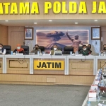 Rapat koordinasi Forkopimda Jawa Timur terkait penanganan Covid-19 di Gedung Rupatama Mapolda Jatim, Senin (7/6) malam. 
